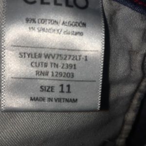 Ripped light blue jeans